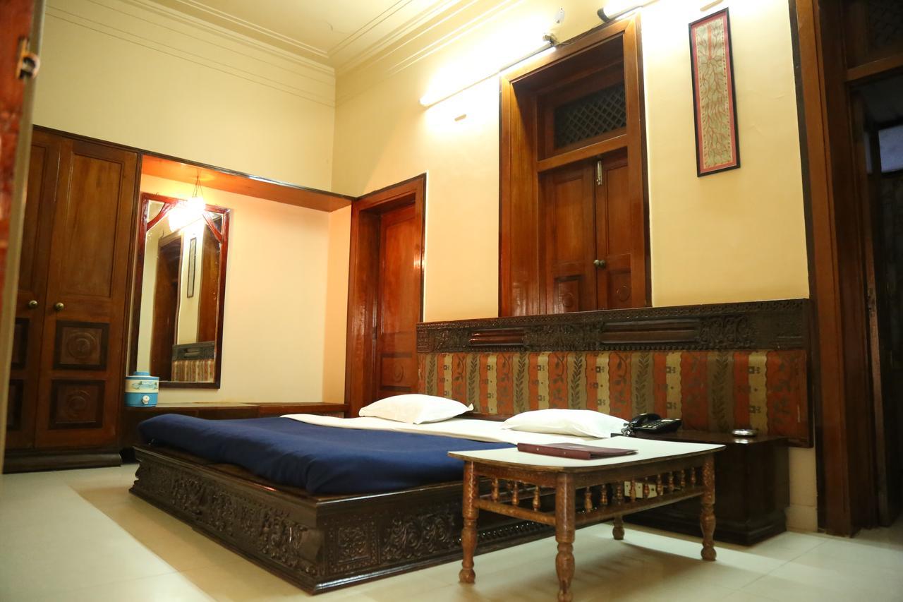 Hotel Siddhartha Palace Αχμπανταμπάντ Εξωτερικό φωτογραφία